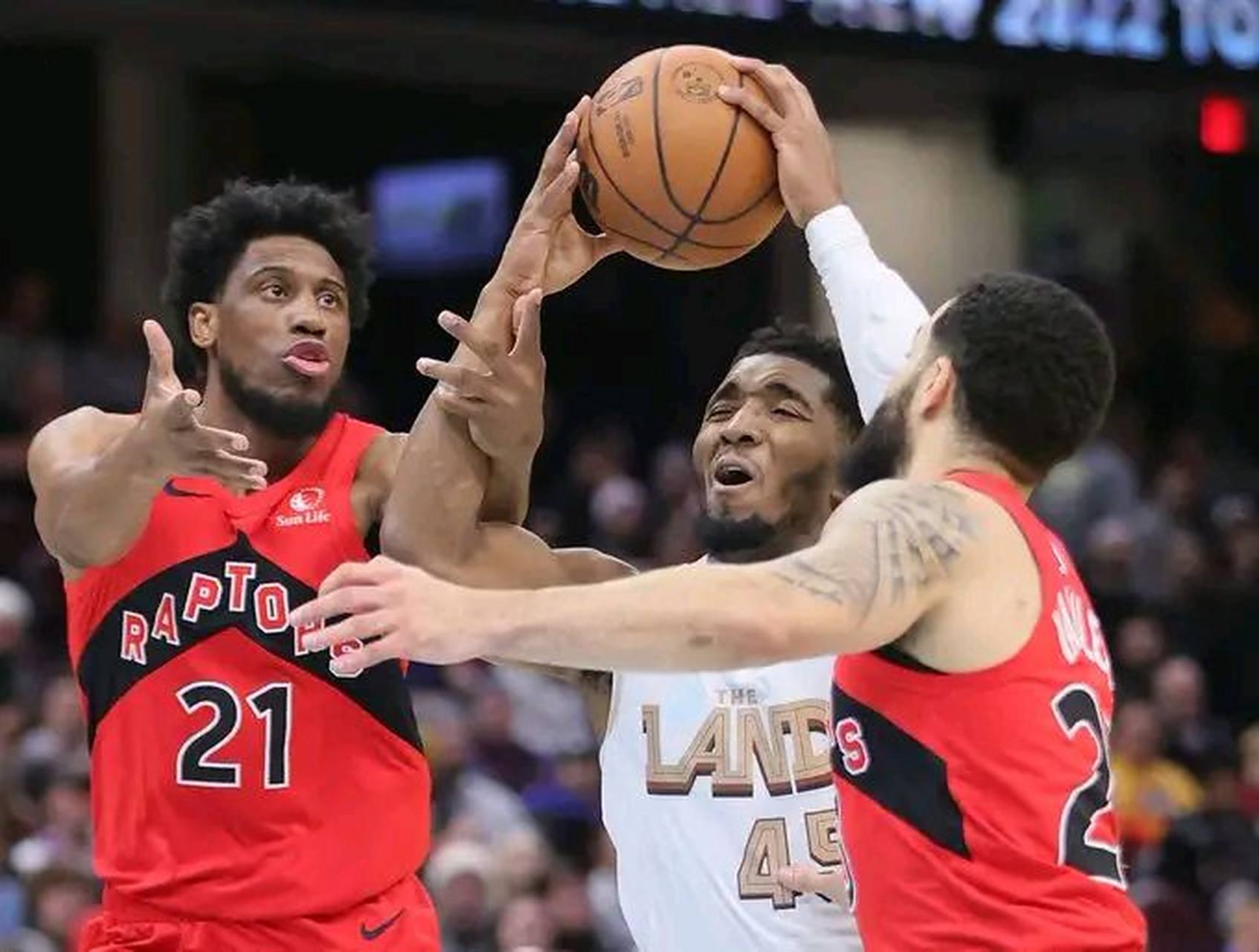 猛龙逆转勇士，米切尔惊艳世界的简单介绍