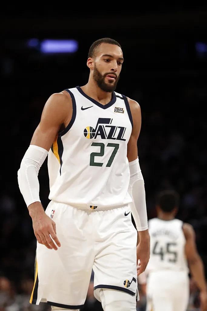 勇士轻取猛龙，戈贝尔三分雨点燃全场