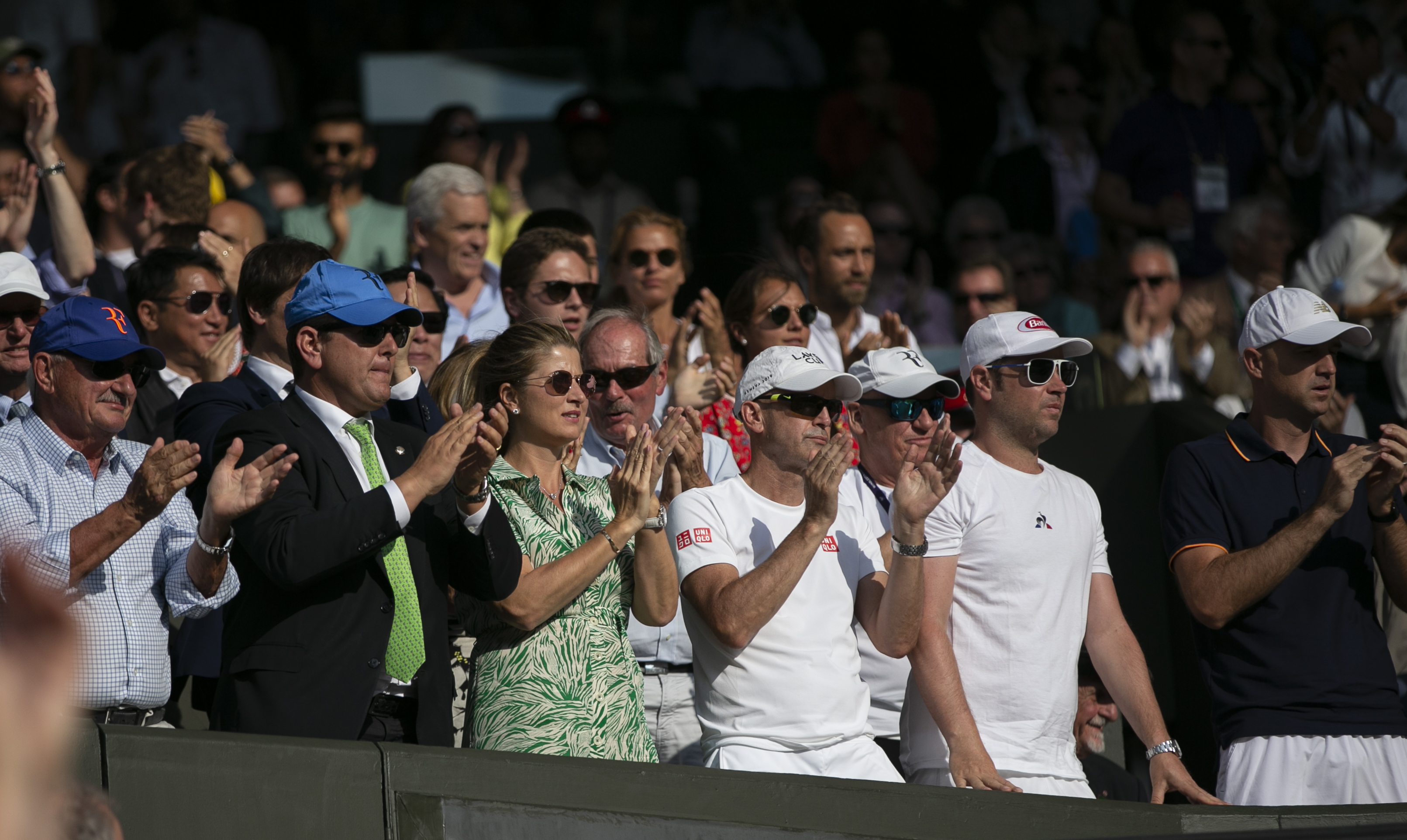 英国网球队轻取法国网球队，费德勒制霸全场的简单介绍