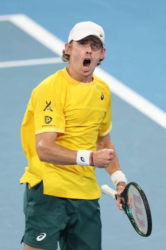 英国网球队轻取法国网球队，费德勒制霸全场的简单介绍