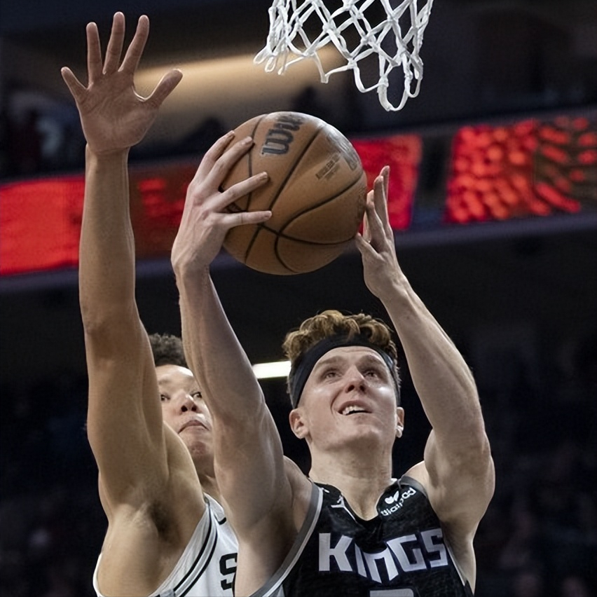 马刺轻取国王,克莱高光表现 马刺轻取国王,克莱高光表现