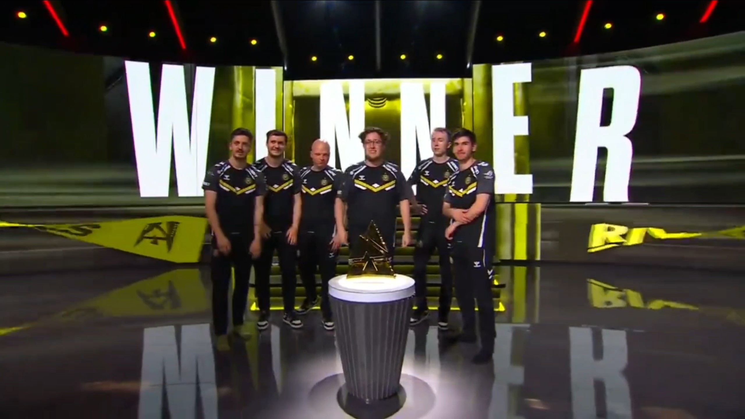 IG险胜Vitality,Bin打破历史纪录 IG险胜Vitality,Bin打破历史纪录