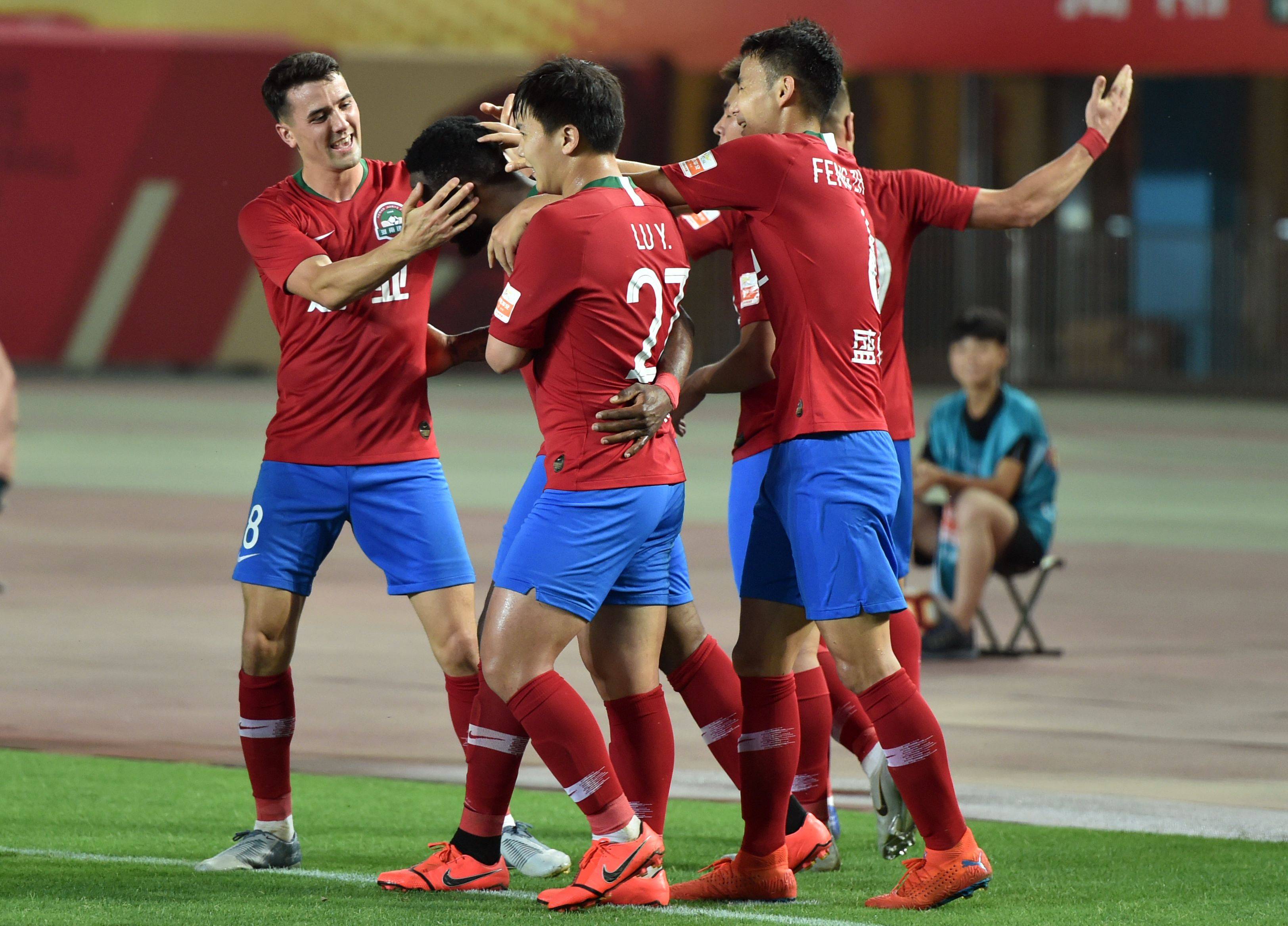 球队残阵征战圆满收官,球迷盛赞斗志顽强 球队残阵征战圆满收官,球迷盛赞斗志顽强