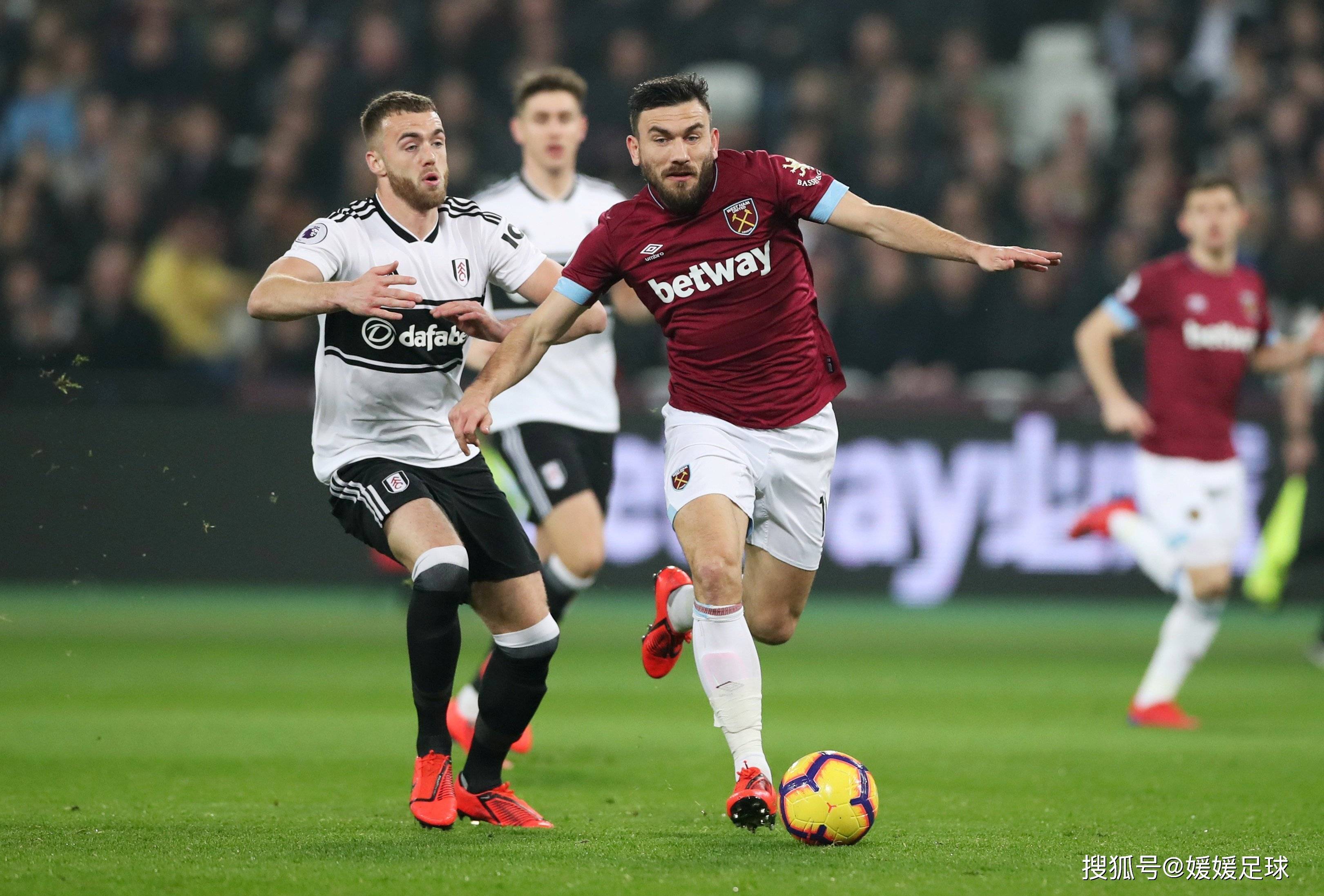 雷恩在客场逆袭,力挫对手豪取胜利 雷恩在客场逆袭,力挫对手豪取胜利