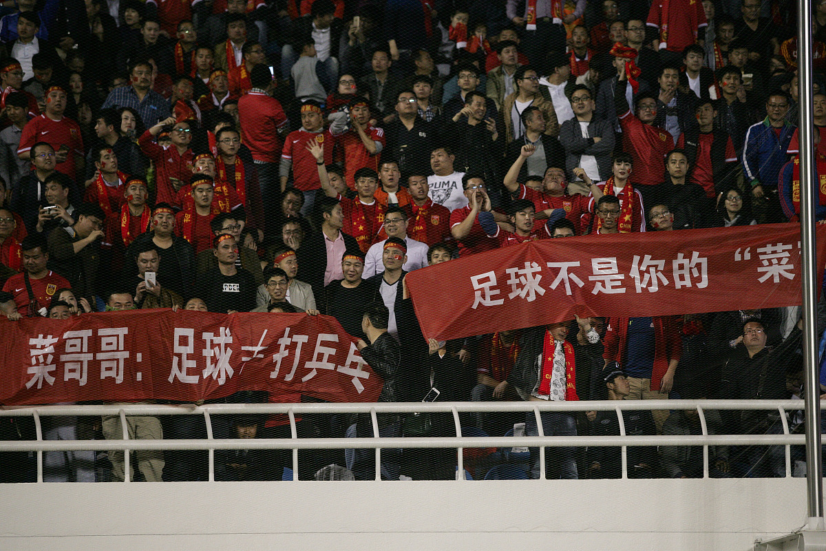 取得连胜的球队气势如虹，奋力向前迈进